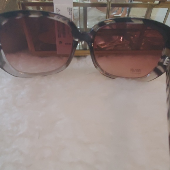 SOLD Chico's sunglasses - Picture 2 of 5